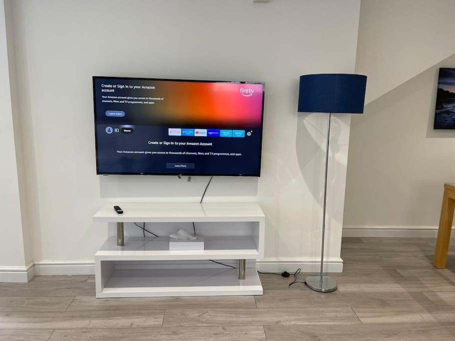 Maisy Lodge - Two Bed Lux Flat - Parking, Netflix, Wifi - Close To Blenheim Palace & Oxford - F2 Kidlington Esterno foto