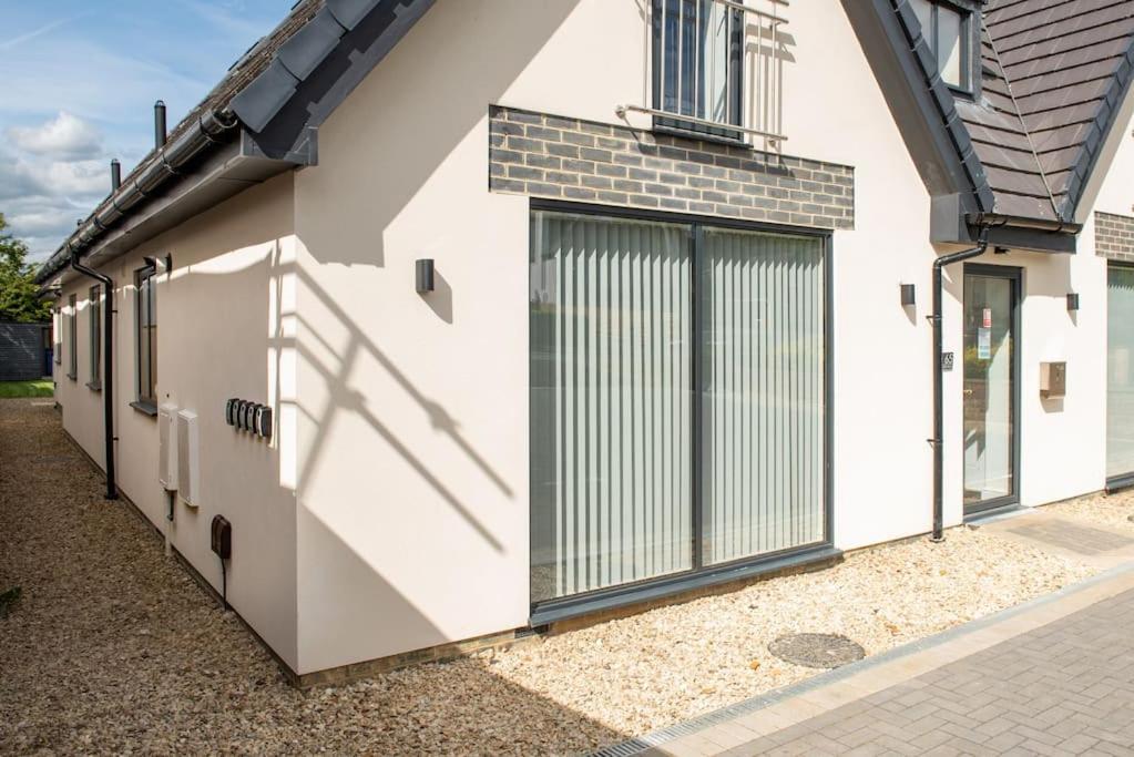 Maisy Lodge - Two Bed Lux Flat - Parking, Netflix, Wifi - Close To Blenheim Palace & Oxford - F2 Kidlington Esterno foto