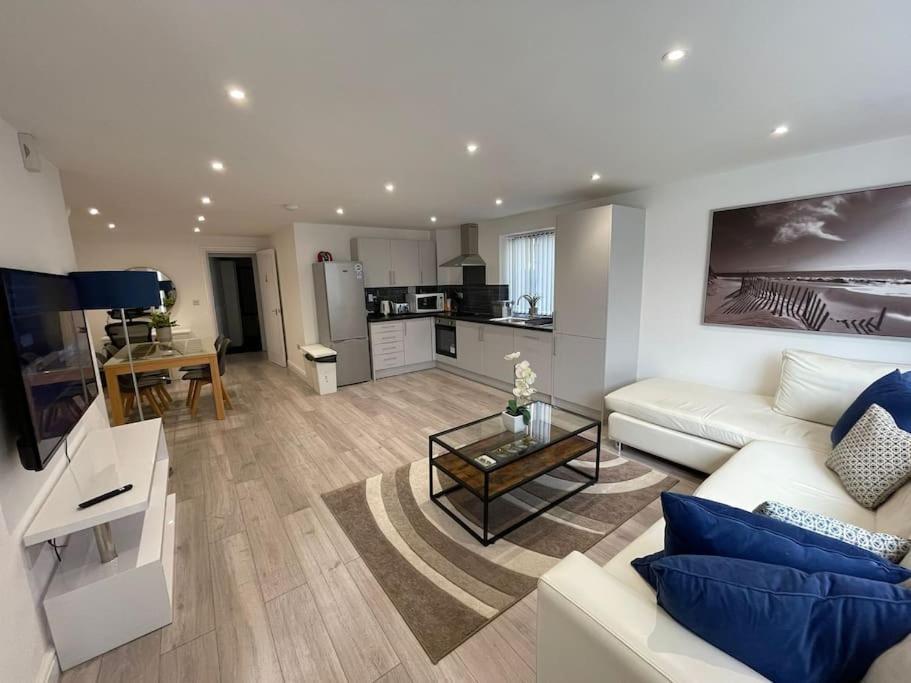 Maisy Lodge - Two Bed Lux Flat - Parking, Netflix, Wifi - Close To Blenheim Palace & Oxford - F2 Kidlington Esterno foto