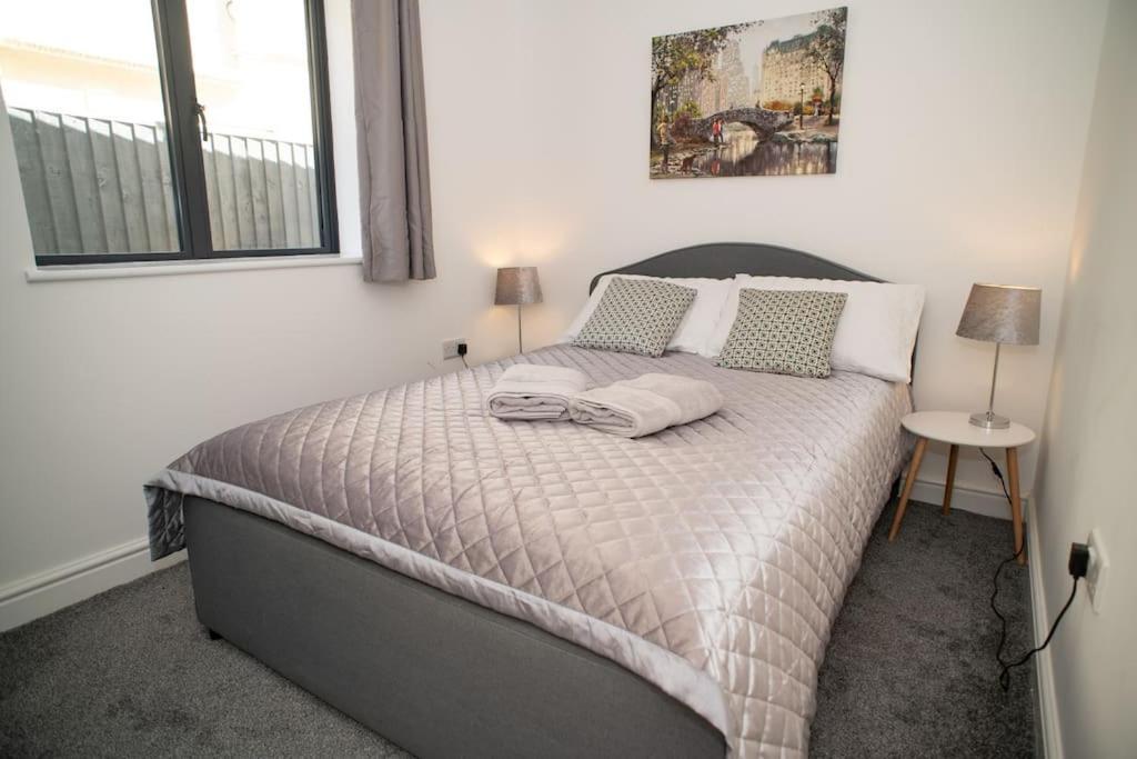 Maisy Lodge - Two Bed Lux Flat - Parking, Netflix, Wifi - Close To Blenheim Palace & Oxford - F2 Kidlington Esterno foto