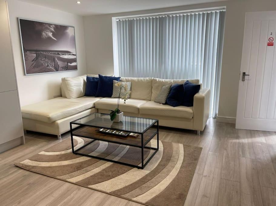 Maisy Lodge - Two Bed Lux Flat - Parking, Netflix, Wifi - Close To Blenheim Palace & Oxford - F2 Kidlington Esterno foto
