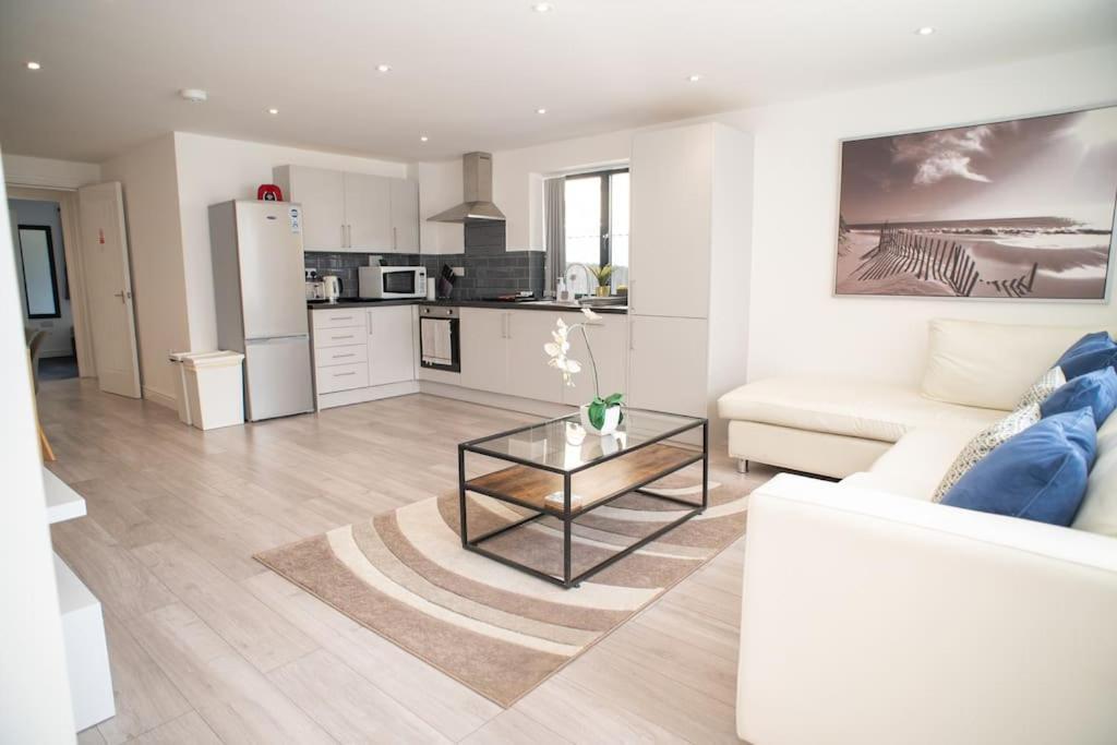 Maisy Lodge - Two Bed Lux Flat - Parking, Netflix, Wifi - Close To Blenheim Palace & Oxford - F2 Kidlington Esterno foto