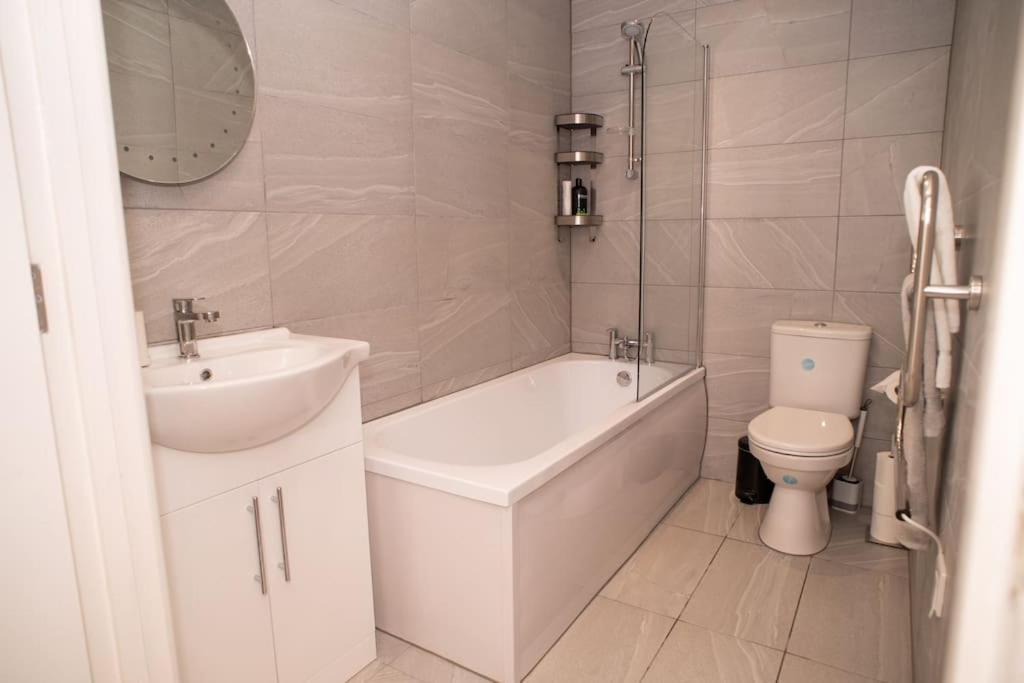 Maisy Lodge - Two Bed Lux Flat - Parking, Netflix, Wifi - Close To Blenheim Palace & Oxford - F2 Kidlington Esterno foto