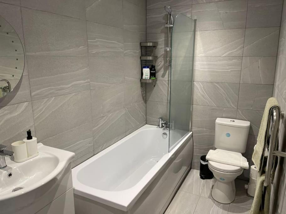 Maisy Lodge - Two Bed Lux Flat - Parking, Netflix, Wifi - Close To Blenheim Palace & Oxford - F2 Kidlington Esterno foto