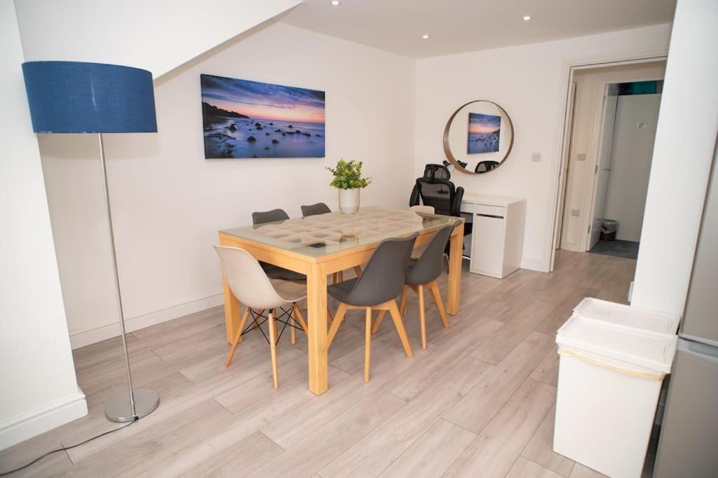 Maisy Lodge - Two Bed Lux Flat - Parking, Netflix, Wifi - Close To Blenheim Palace & Oxford - F2 Kidlington Esterno foto