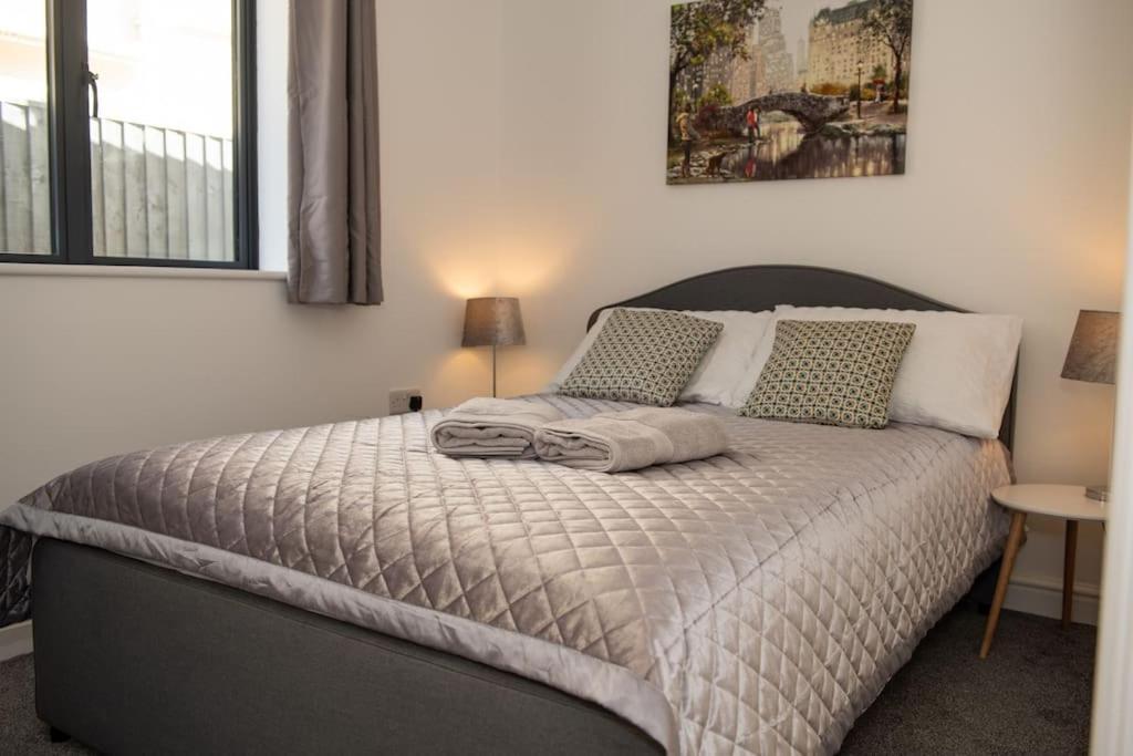 Maisy Lodge - Two Bed Lux Flat - Parking, Netflix, Wifi - Close To Blenheim Palace & Oxford - F2 Kidlington Esterno foto