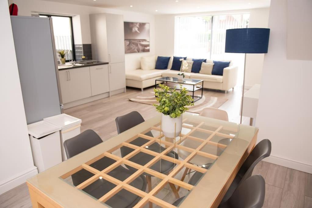 Maisy Lodge - Two Bed Lux Flat - Parking, Netflix, Wifi - Close To Blenheim Palace & Oxford - F2 Kidlington Esterno foto