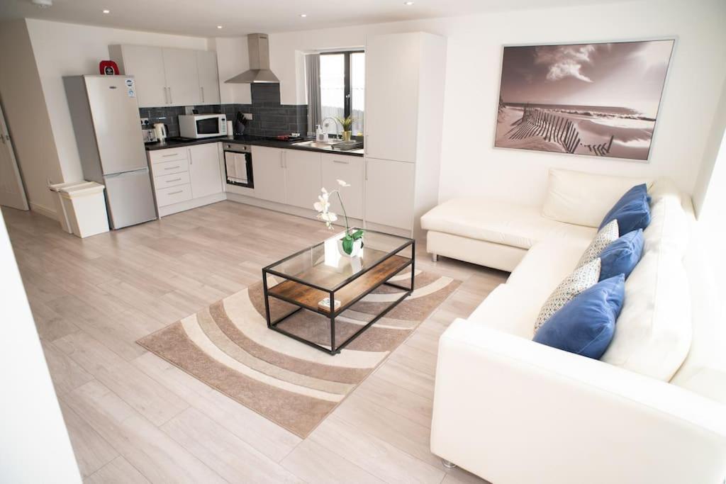Maisy Lodge - Two Bed Lux Flat - Parking, Netflix, Wifi - Close To Blenheim Palace & Oxford - F2 Kidlington Esterno foto